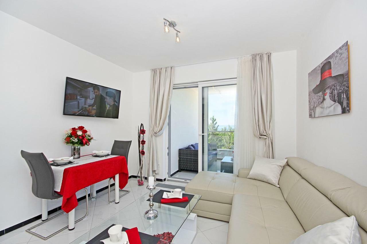 Villa Inis Макарска Екстериор снимка