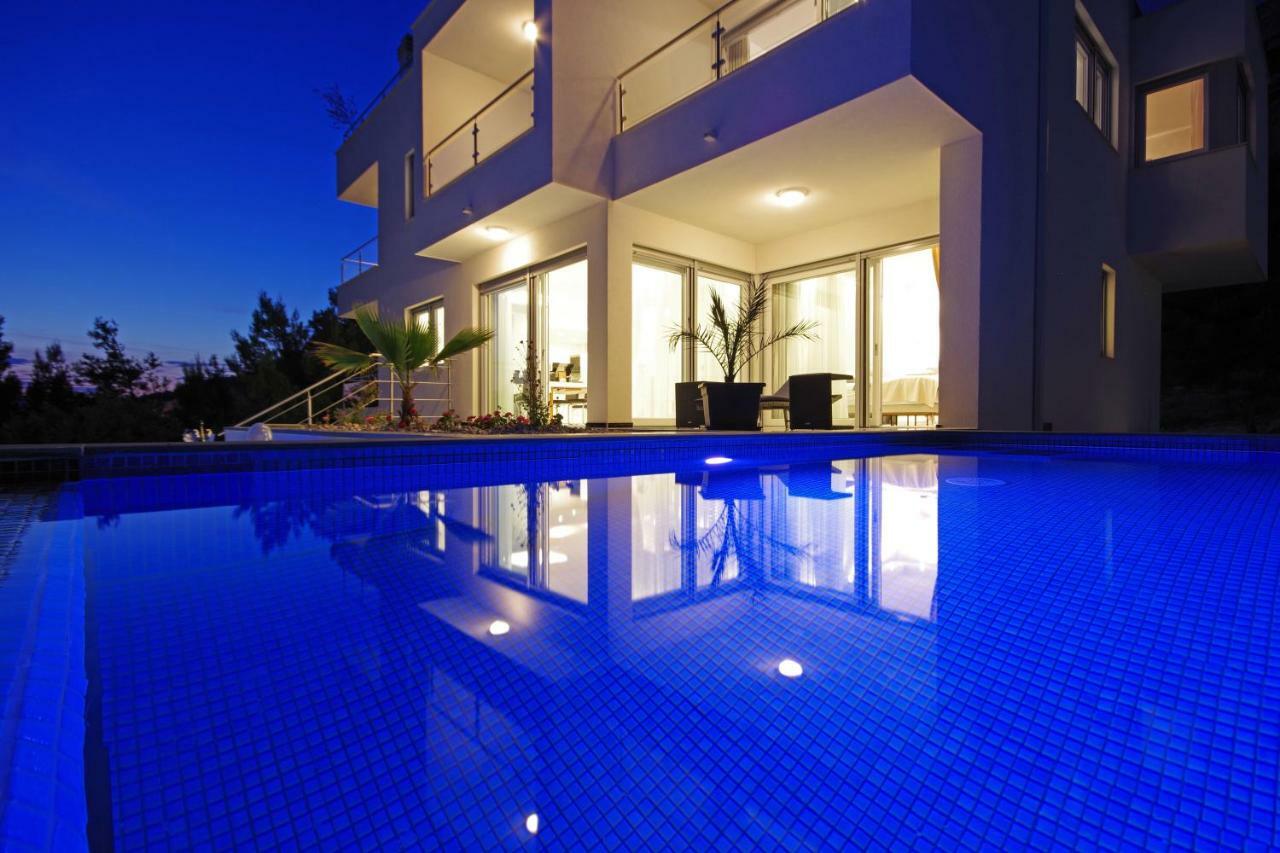 Villa Inis Макарска Екстериор снимка
